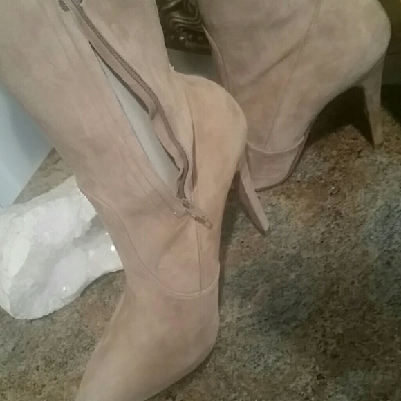 Amanda Gregory Boot - Picture 4 of 4