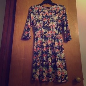 Everly Black Floral mini- length dress 😍