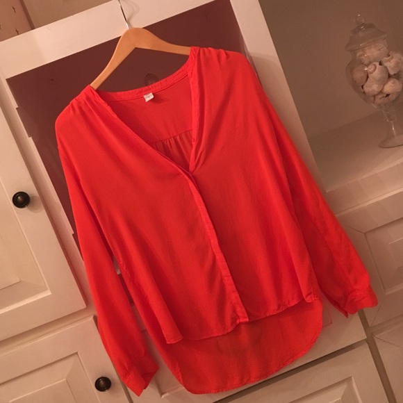 Tops - Coral/orange top w/asymmetrical shirttail hem