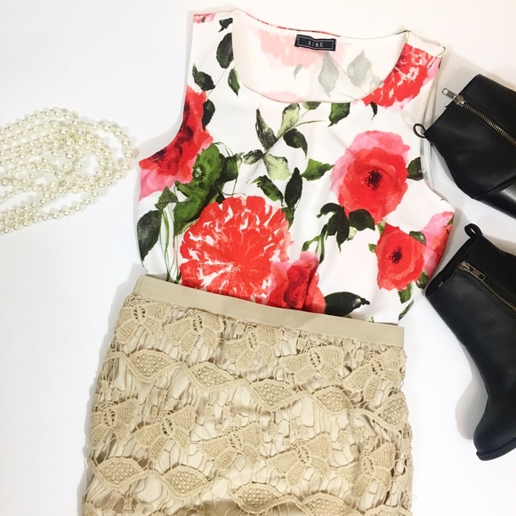 LAST CALL Rose Red White Floral Crop Top Crepe - Picture 2 of 2