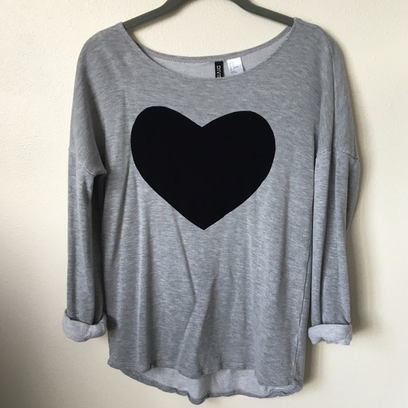 H&M Tops - EUC H&M heart sweatshirt