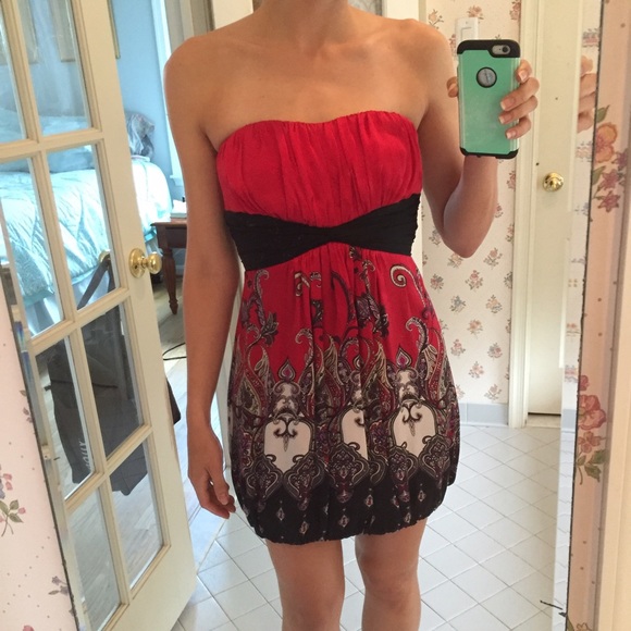 Absolutely gorgeous Bebe strapless dress