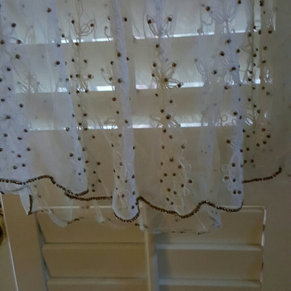 Beautiful white sheer top - Picture 3 of 3