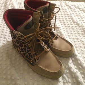 Size 9 sperry top - side cheetah and red shoes