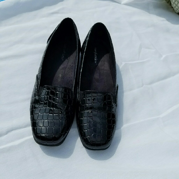Black croc print loafer