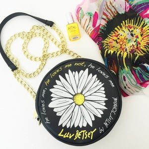 Betsey Johnson Daisy cross bag