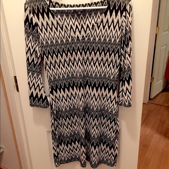 Black and white patterned dress 3/4 sleeves