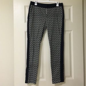 Cropped pant. Blue and white. Forever 21.