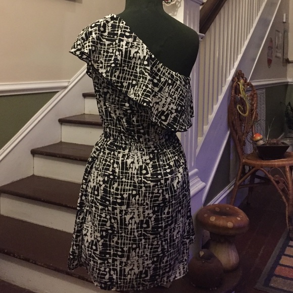 Gorgeous one-shoulder dress ✌️ - Picture 3 of 4