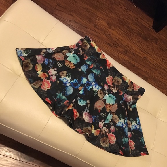 Floral flare skater plus-size mini skirt