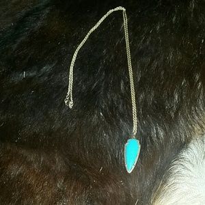 Foe Kendra Scott necklace