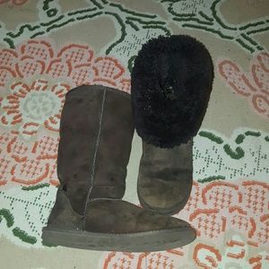 Brown tall boot ugs size 8