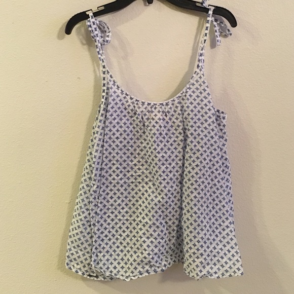 Tie strap patterned tank top - Picture 2 of 2