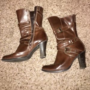 Brown boots with slight heel