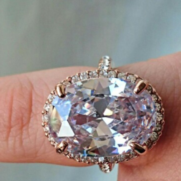 🎄HOLIDAY SALE🎄5.5ct oval cubic zirconia ring - Picture 4 of 4