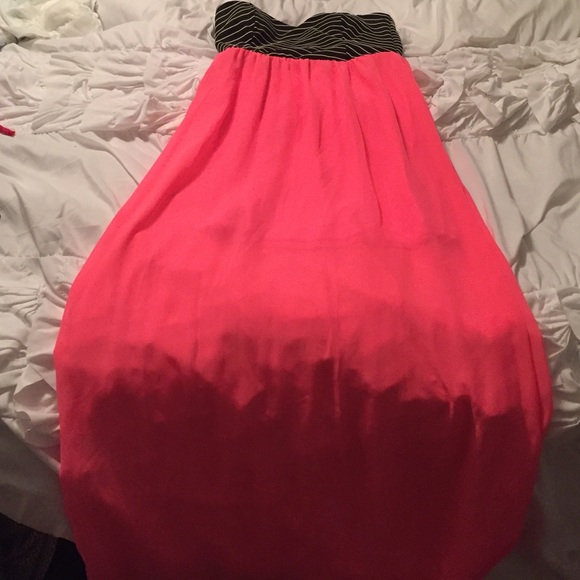 Windsor black, white, and pink maxi worn 1x - Picture 2 of 3