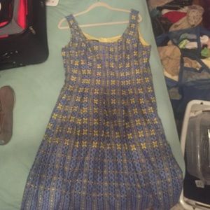 Beautiful blue and yellow dress!