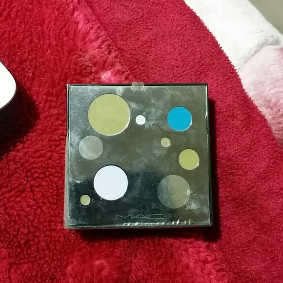 MAC Eyeshadow palette devil may cry