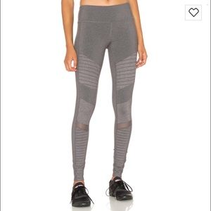 New never worn Alo Moto leggings!