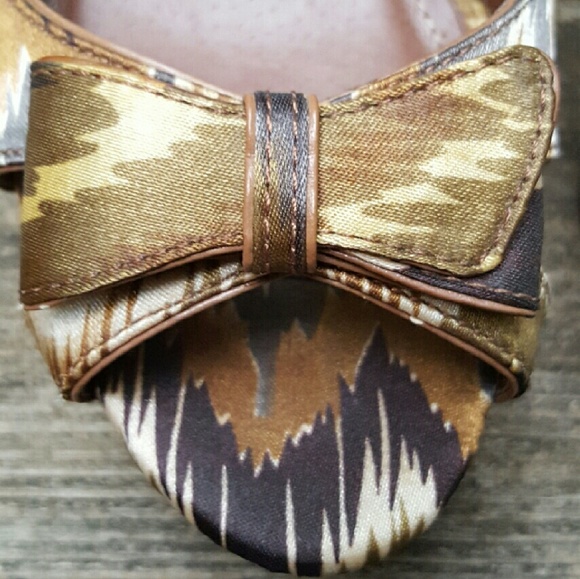 NWOT Earth Tones Peep-toe Slingback Bow Front Pump - Picture 1 of 4