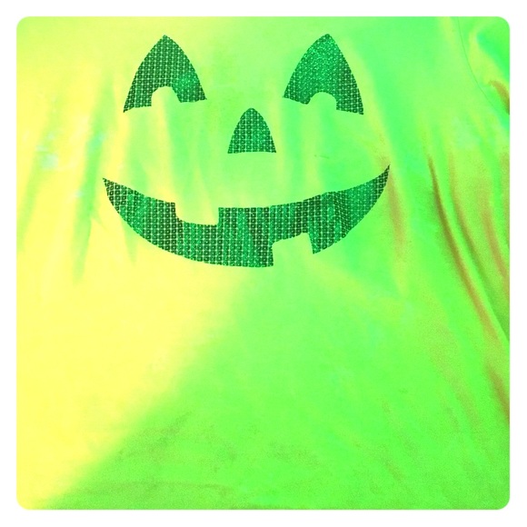 I'm selling a orange  pumpkin shirt