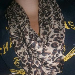 Leopard infinity scarf