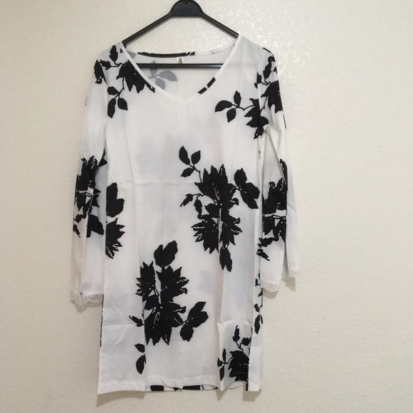 Black-White Floral Mini Dress - Picture 3 of 4