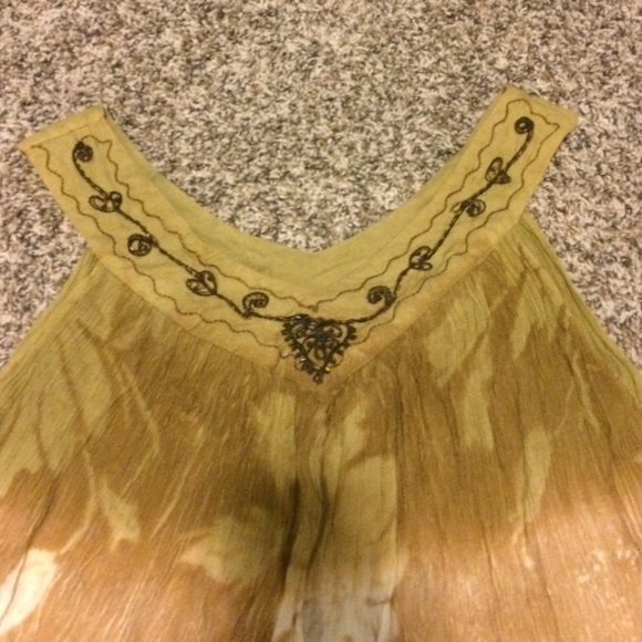 🔵Beautiful beaded tank top! - Picture 4 of 5