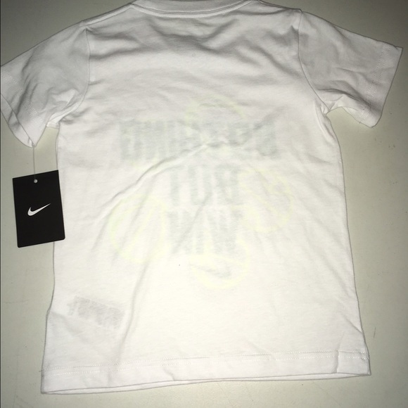 Boys nike tshirt nwt size 4,5,6,7 - Picture 2 of 2
