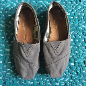 Plain grey TOMS