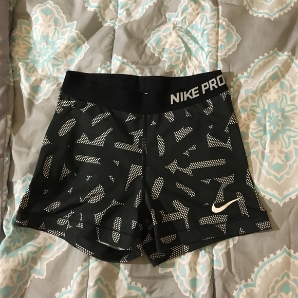 SOLD!!! Size M - Nike Pro shorts - Picture 1 of 4
