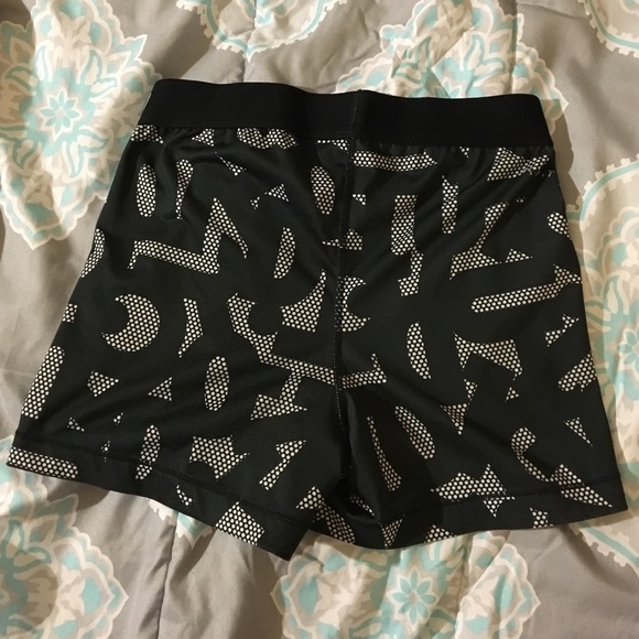 SOLD!!! Size M - Nike Pro shorts - Picture 2 of 4