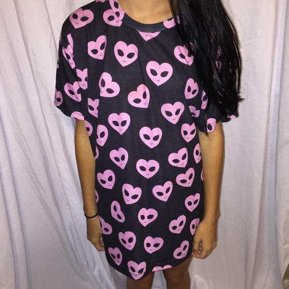 Omighty sweetheart alien big ass tee!! one size