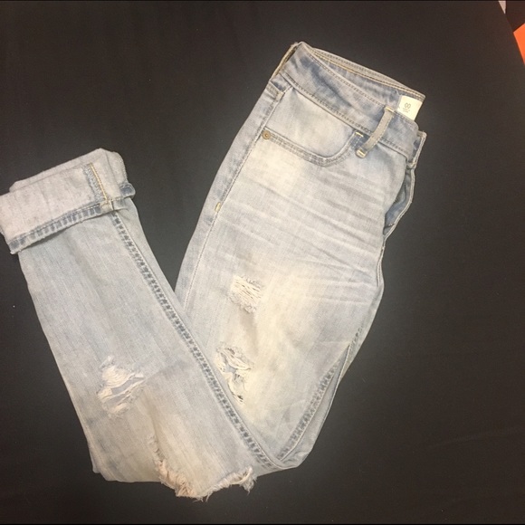 ❌SOLD❌ distressed jeans