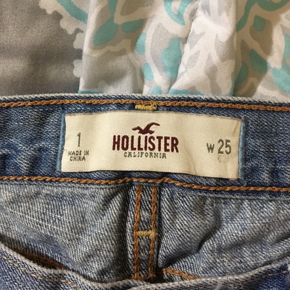 Size 1 - Hollister jean shorts with studs - Picture 3 of 4