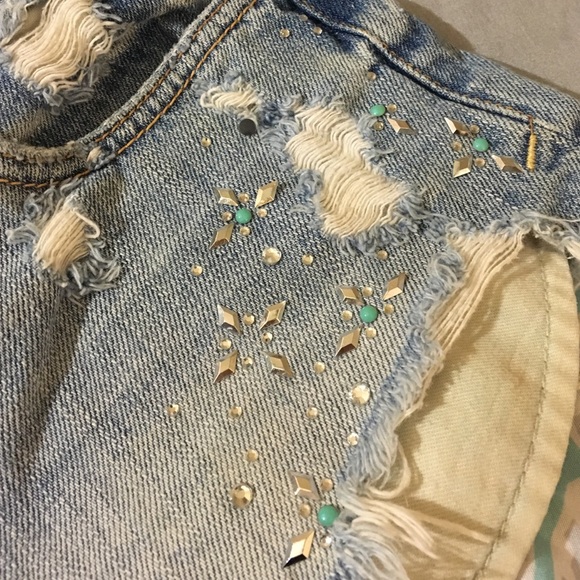 Size 1 - Hollister jean shorts with studs - Picture 4 of 4