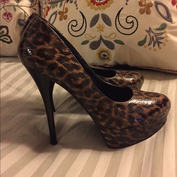 Leopard print pumps