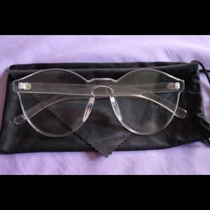 Clear round glasses
