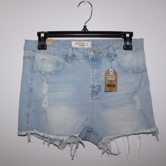 DENIM RIPPED SHORTS