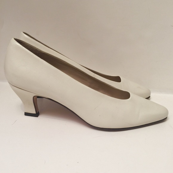 Enzo Angolini Off White Leather Low Heel Shoes 9