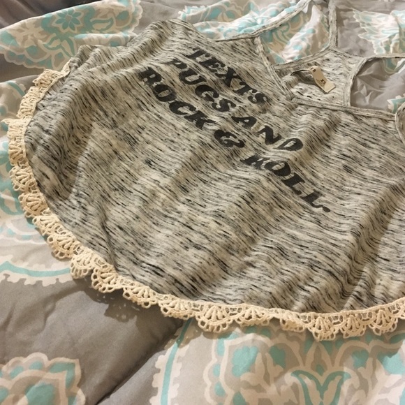 NWOT! Size XS Hollister crop top - Picture 2 of 4