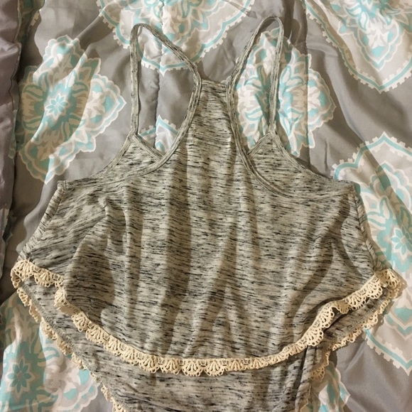 NWOT! Size XS Hollister crop top - Picture 3 of 4