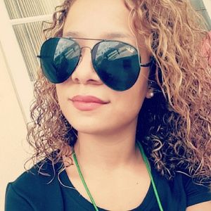 Meet your Posher, Roxanna