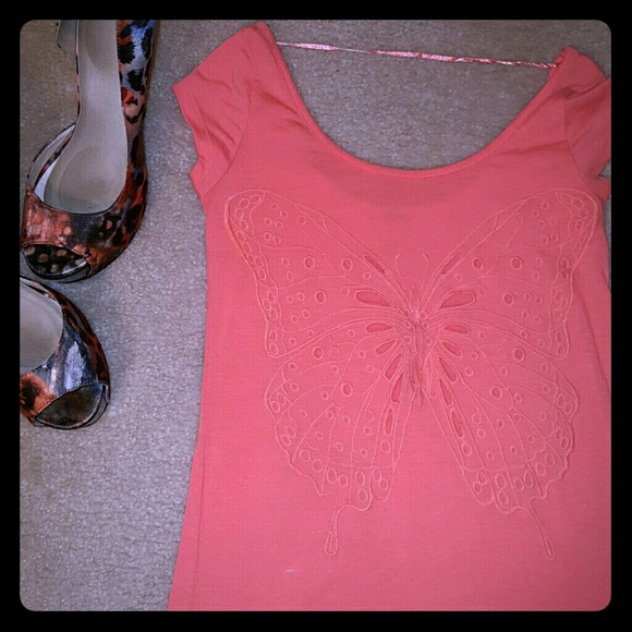 Coral butterfly scoop neck shirt sz sm SOLD ON M