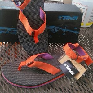 TEVA WOMENS UNIVERSAL SANDLES (NWT&BOX)