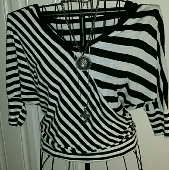 Black and White Off the Shoulder Blousr - Picture 1 of 3