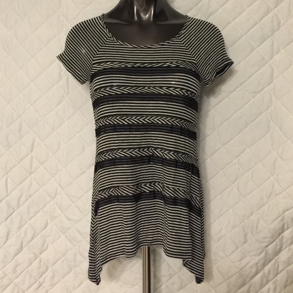 BCBG shirt sleeve light weight top