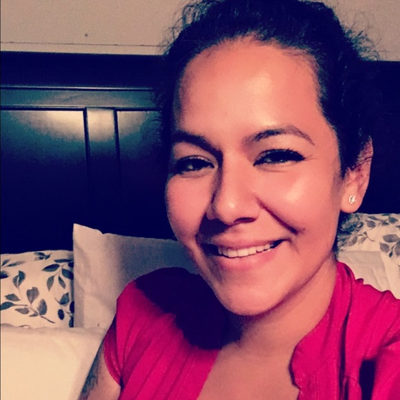 Meet your Posher, Ariane cantu - Picture 2 of 2