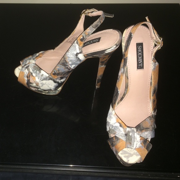 Brand new Leslie Floral Slingback