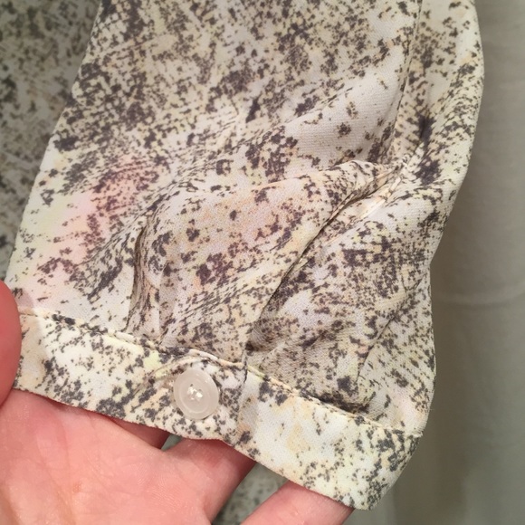 Pretty Cream quarter sleeve blouse - Picture 3 of 3